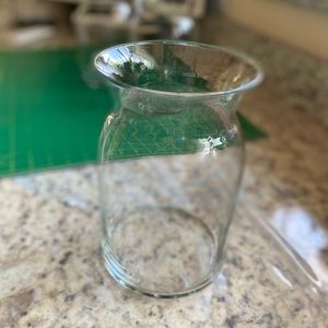 🛍️A glass flowers vase or for any other decor purpose